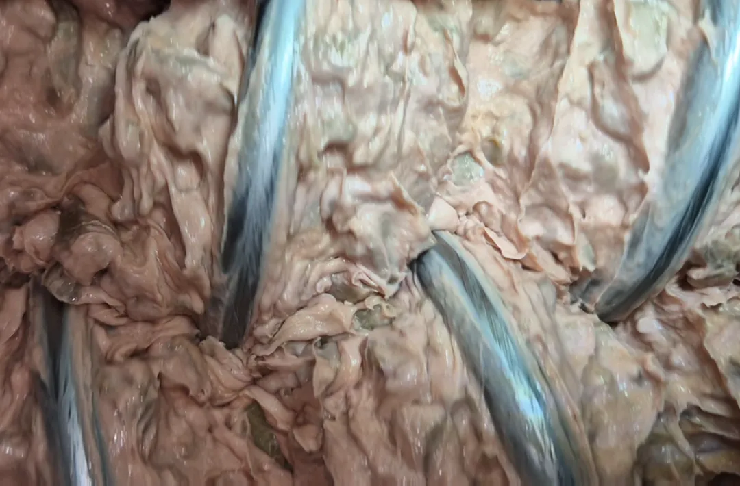 Continuous final mixing of meat substitutes on an industrial scale