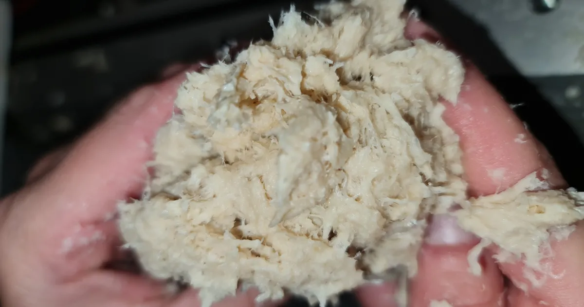 Colored dough showing liquid diffusion for visual homogeneity test