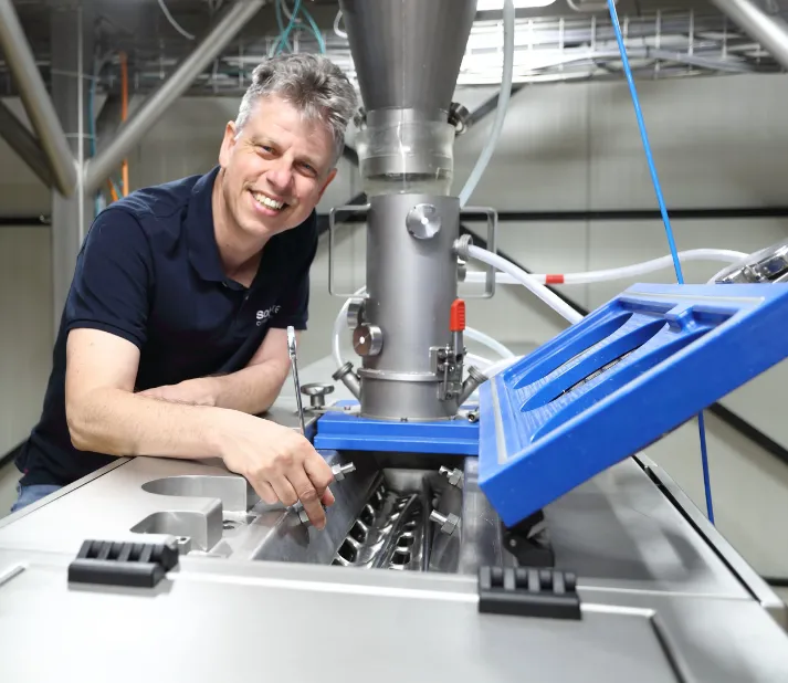 Engineer working in the testing facility equipped with continuous mixing solutions