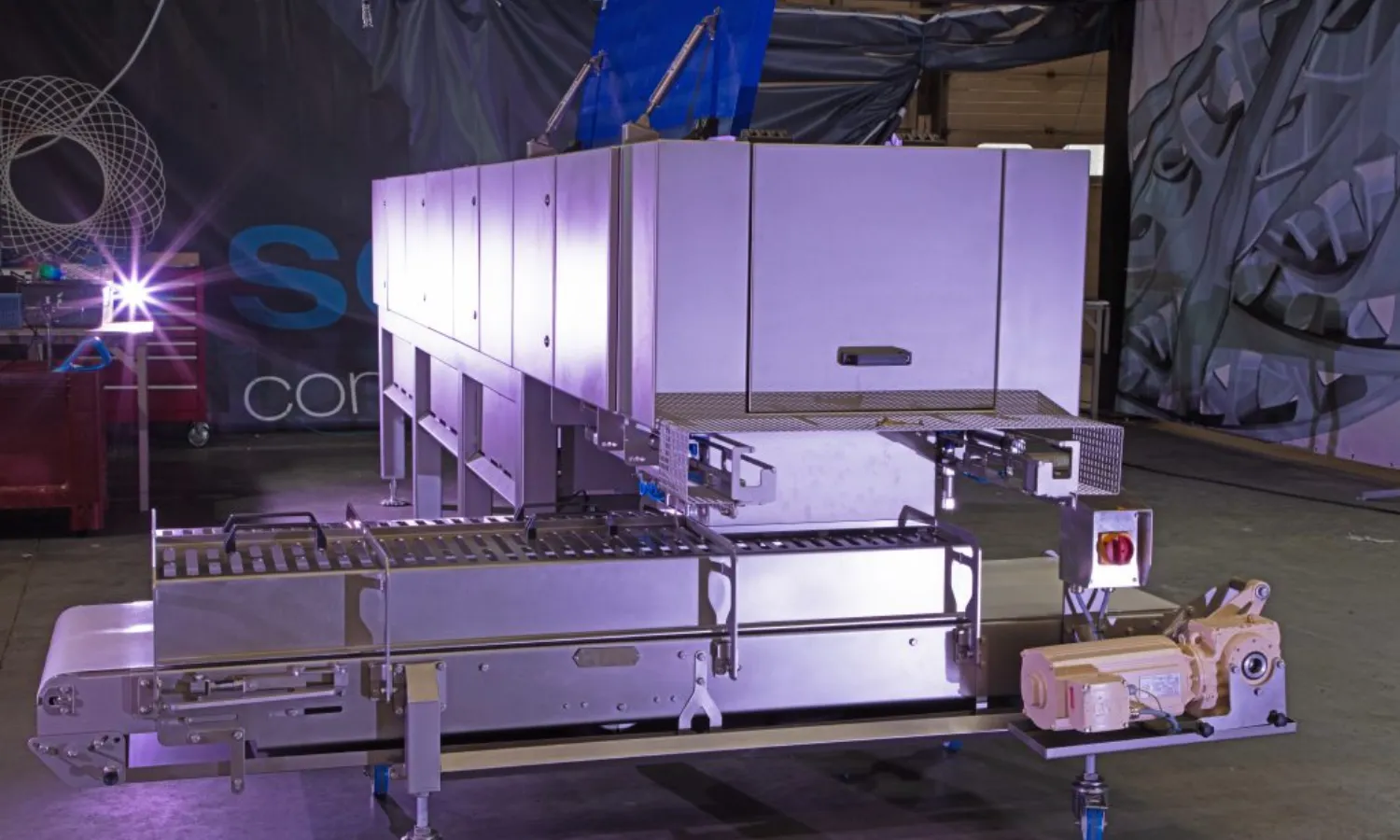 Continuous mixer for the confectionery industry